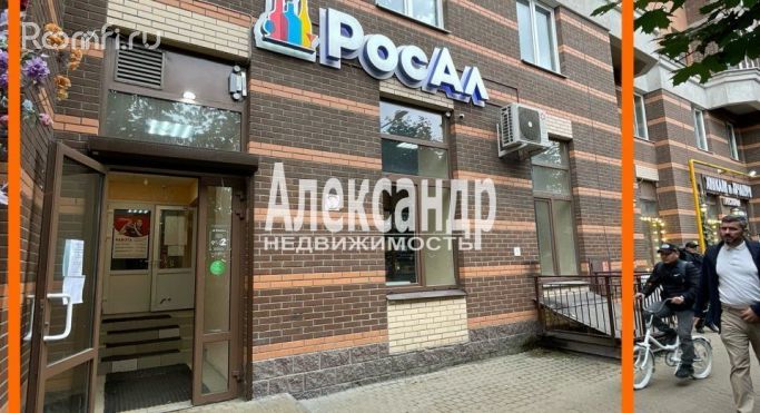 Аренда торгового помещения 145.9 м², проспект Строителей - фото 1