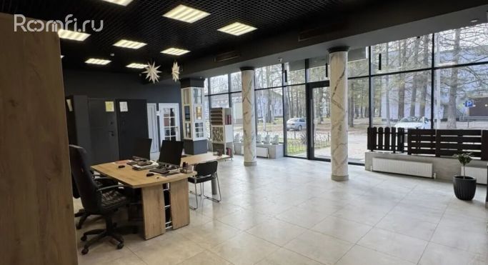 Продажа торгового помещения 175.5 м², улица Гагарина - фото 2